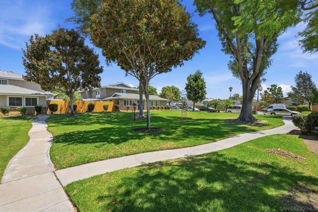 2504 Wanek Road D, Escondido, CA 92027