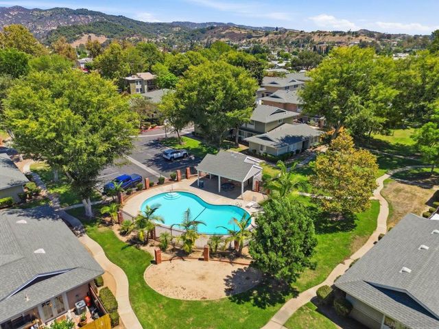 2504 Wanek Road D, Escondido, CA 92027