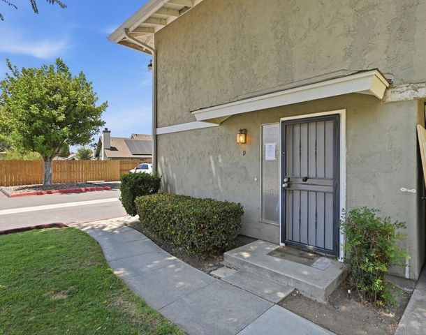 2504 Wanek Road D, Escondido, CA 92027