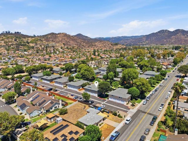 2504 Wanek Road D, Escondido, CA 92027