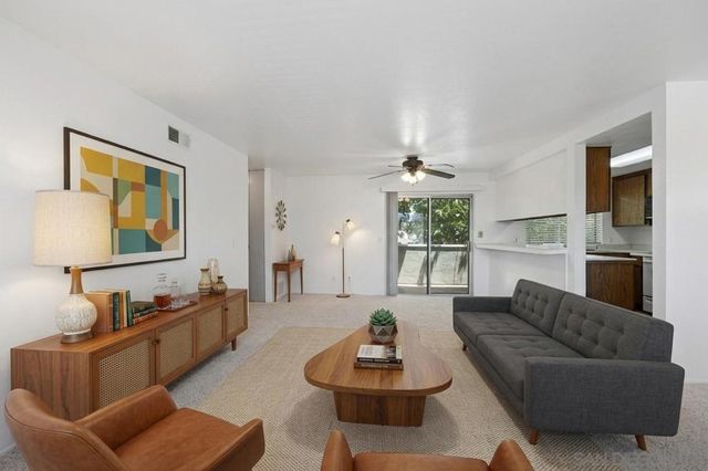 2504 Wanek Road D, Escondido, CA 92027