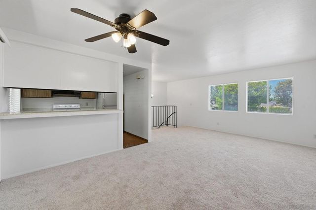 2504 Wanek Road D, Escondido, CA 92027