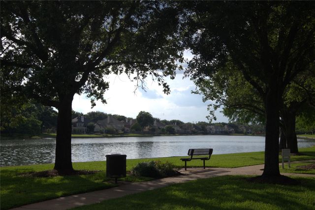 1839 Lake Winds Dr, Missouri City, TX 77459