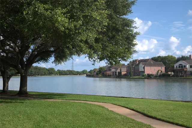 1839 Lake Winds Dr, Missouri City, TX 77459