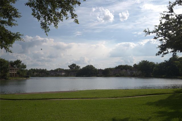 1839 Lake Winds Dr, Missouri City, TX 77459