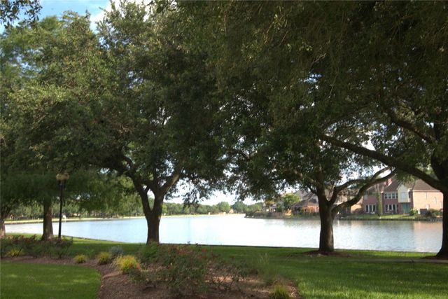 1839 Lake Winds Dr, Missouri City, TX 77459