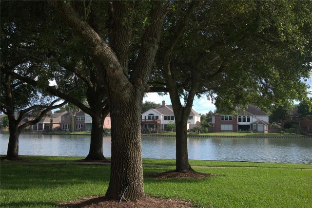 1839 Lake Winds Dr, Missouri City, TX 77459