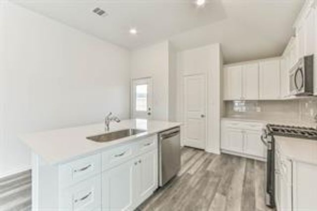 94 Road 5102, Cleveland, TX 77327