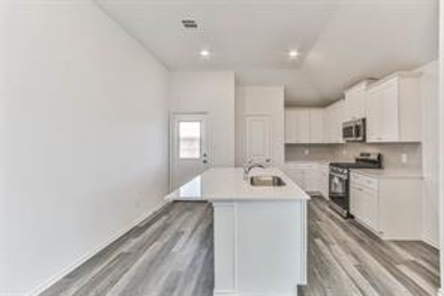 94 Road 5102, Cleveland, TX 77327