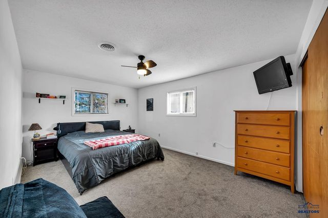 27835 CASCADE RD, Hot Springs, SD 57747