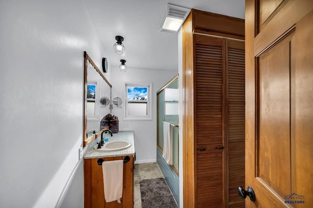 27835 CASCADE RD, Hot Springs, SD 57747