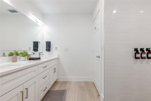 4405 Jacaranda Pkwy W, Cape Coral, FL 33993