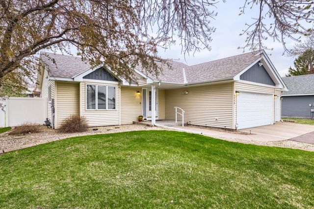 6008 91st Trail N, Brooklyn Park, MN 55443