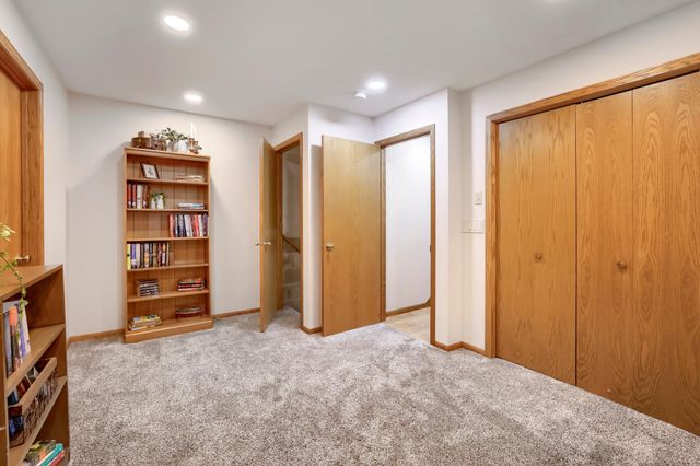 6008 91st Trail N, Brooklyn Park, MN 55443