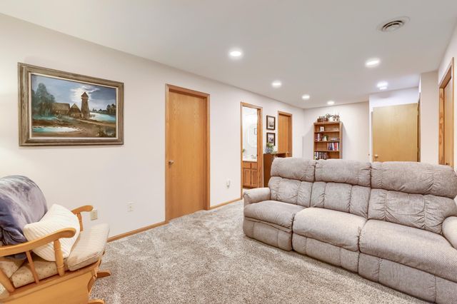 6008 91st Trail N, Brooklyn Park, MN 55443