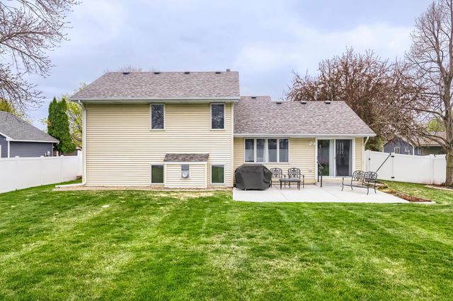 6008 91st Trail N, Brooklyn Park, MN 55443