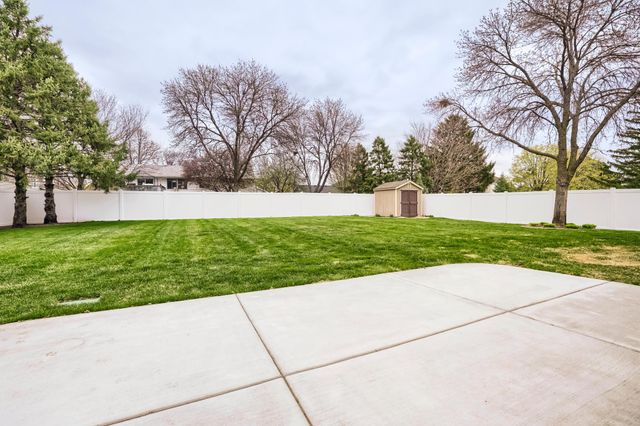 6008 91st Trail N, Brooklyn Park, MN 55443