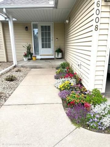 6008 91st Trail N, Brooklyn Park, MN 55443