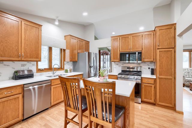 6008 91st Trail N, Brooklyn Park, MN 55443