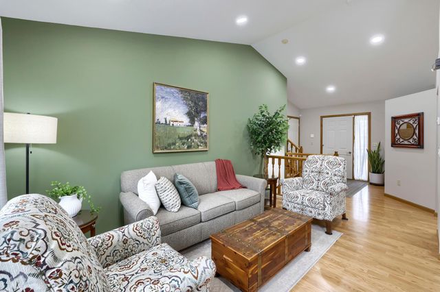 6008 91st Trail N, Brooklyn Park, MN 55443