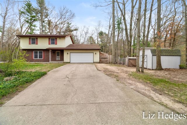 8756 Westwood Lane, Montague, MI 49437