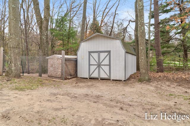 8756 Westwood Lane, Montague, MI 49437