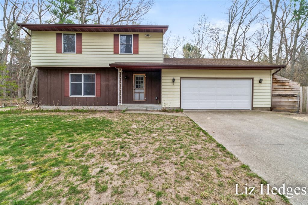 8756 Westwood Lane, Montague, MI 49437