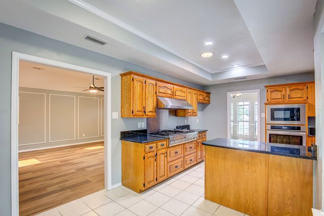 3914 Meadow Drive, Grapevine, TX 76051
