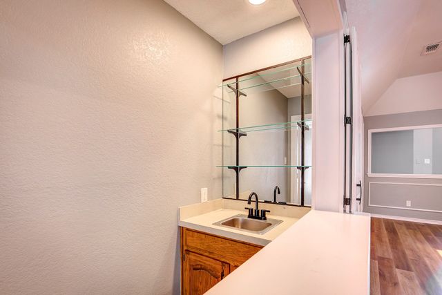 3914 Meadow Drive, Grapevine, TX 76051