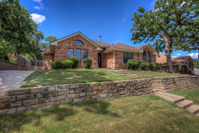 3914 Meadow Drive, Grapevine, TX 76051