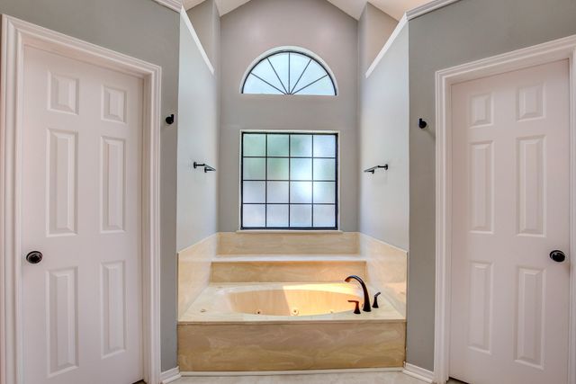 3914 Meadow Drive, Grapevine, TX 76051