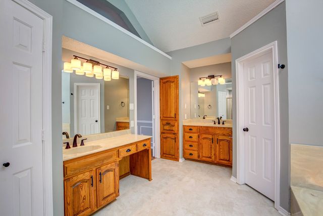 3914 Meadow Drive, Grapevine, TX 76051