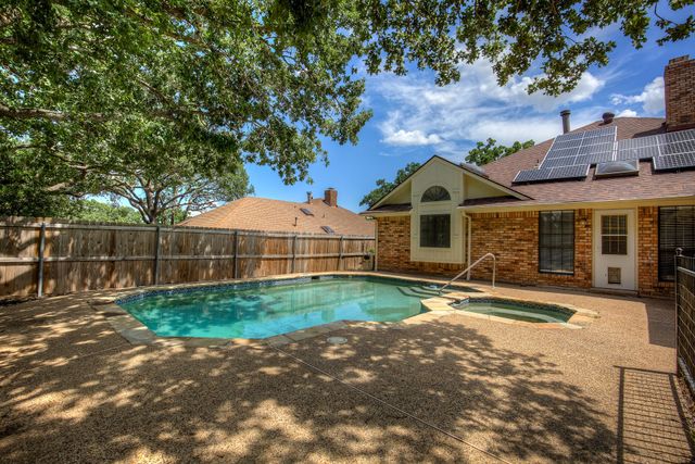 3914 Meadow Drive, Grapevine, TX 76051