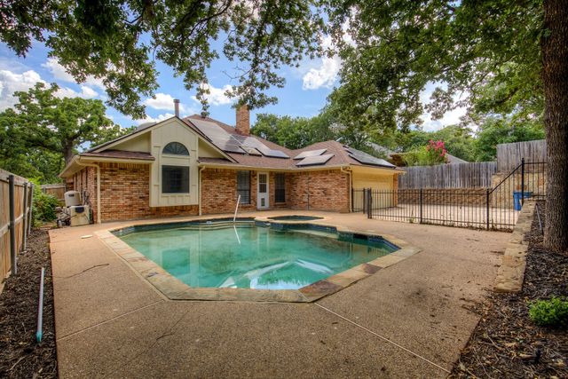 3914 Meadow Drive, Grapevine, TX 76051