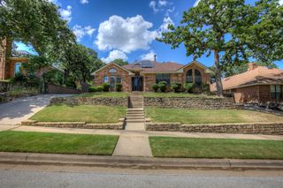 3914 Meadow Drive, Grapevine, TX 76051