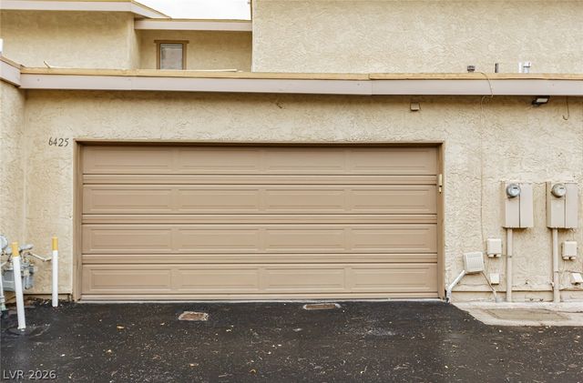 6425 Big Pine Way, Las Vegas, NV 89108