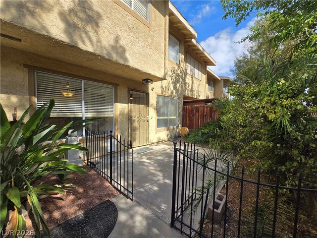 6425 Big Pine Way, Las Vegas, NV 89108