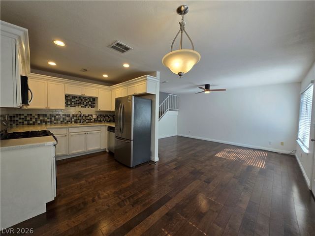 6425 Big Pine Way, Las Vegas, NV 89108