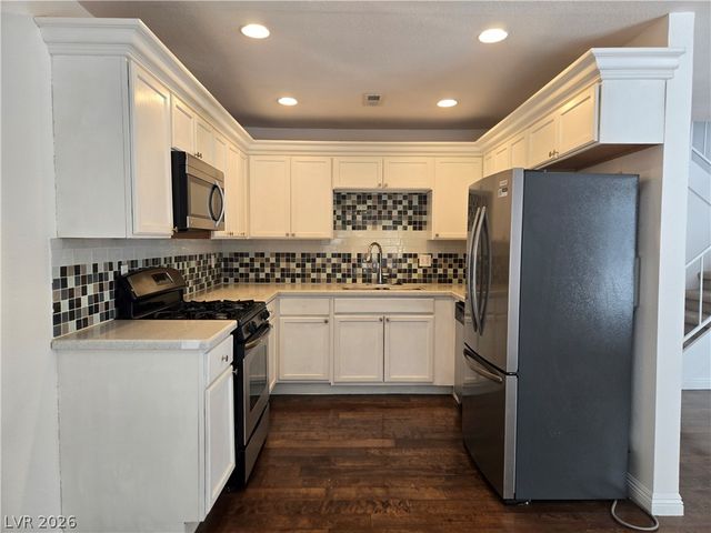 6425 Big Pine Way, Las Vegas, NV 89108