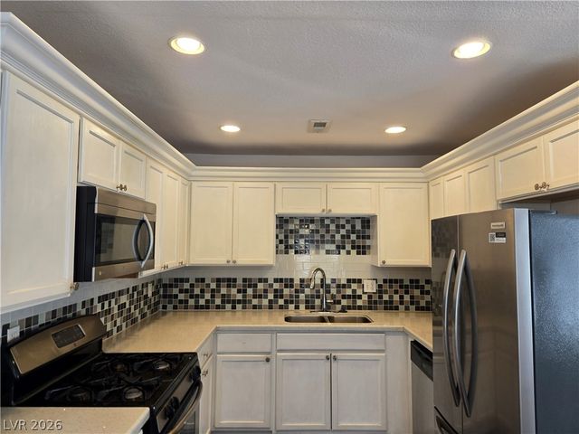 6425 Big Pine Way, Las Vegas, NV 89108