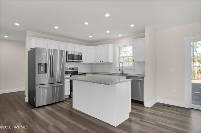 123 Penquin Place, Hampstead, NC 28443