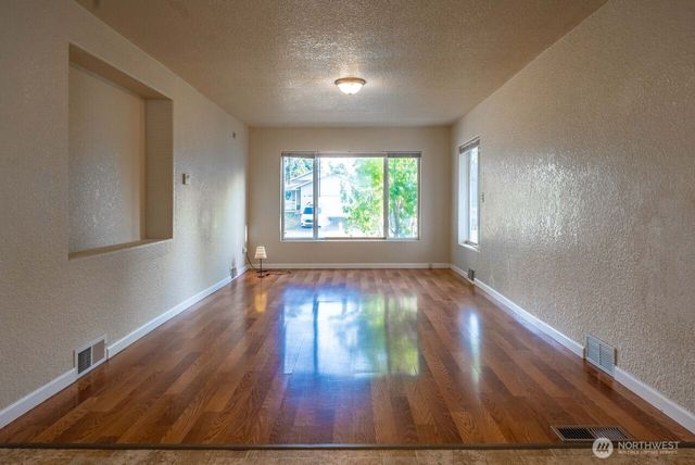 821 E 60th Street, Tacoma, WA 98404