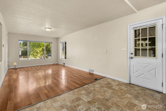 821 E 60th Street, Tacoma, WA 98404