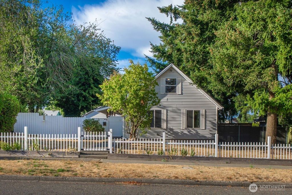 821 E 60th Street, Tacoma, WA 98404