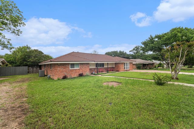 5816 Whitman Avenue, Fort Worth, TX 76133