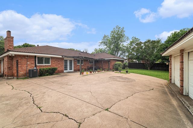 5816 Whitman Avenue, Fort Worth, TX 76133