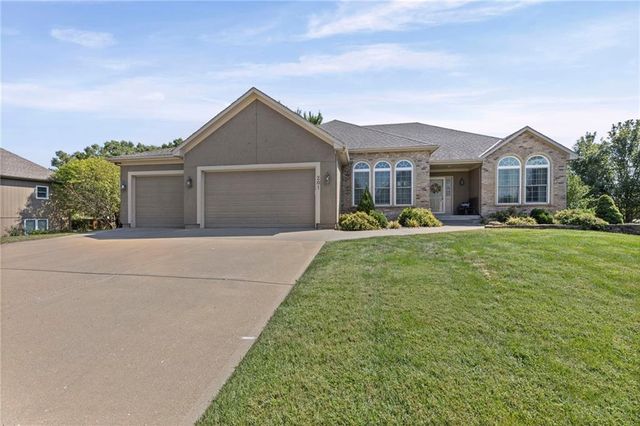 201 E PEACH TREE Lane, Gardner, KS 66030