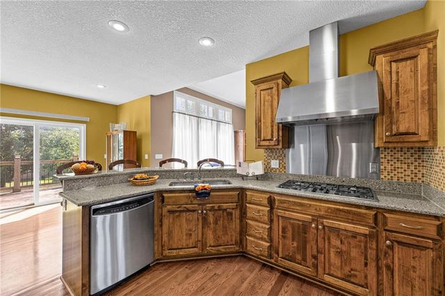 201 E PEACH TREE Lane, Gardner, KS 66030