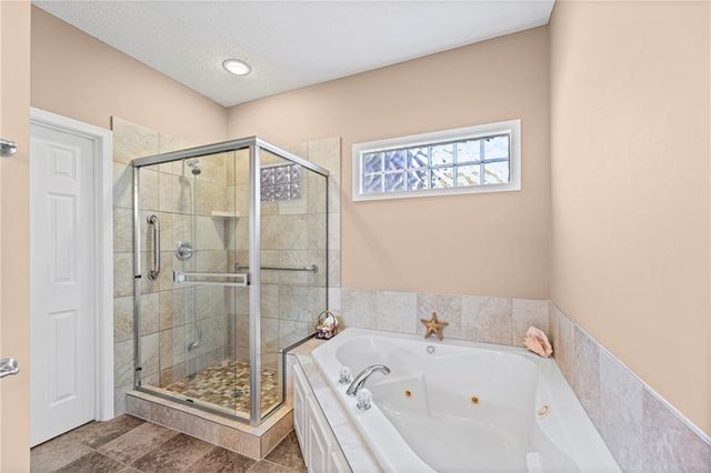 201 E PEACH TREE Lane, Gardner, KS 66030