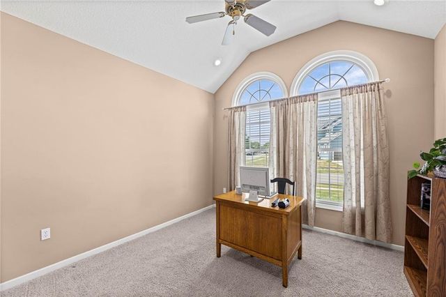 201 E PEACH TREE Lane, Gardner, KS 66030